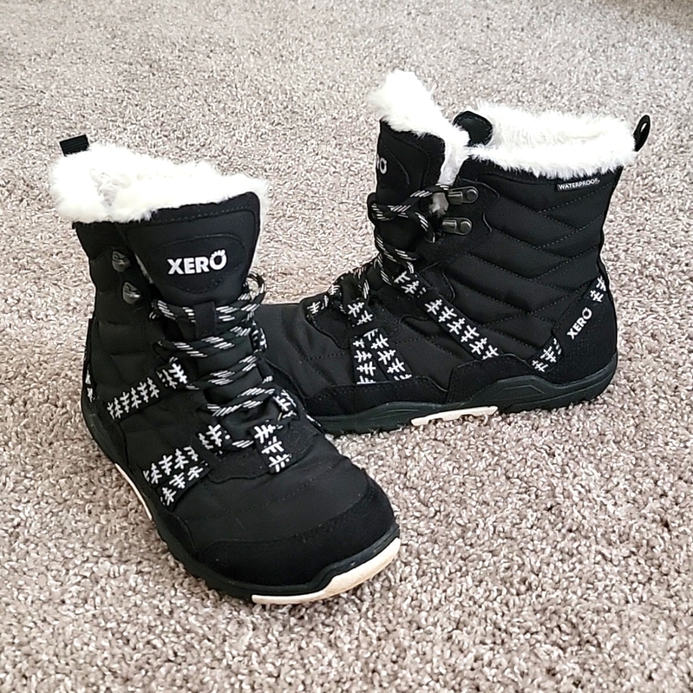 New, Xero Alpine snow shoe. Size 7. Black.